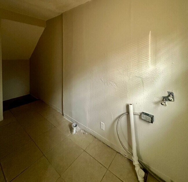 Foto del edificio - Two Story Two Bedroom Duplex For Rent
