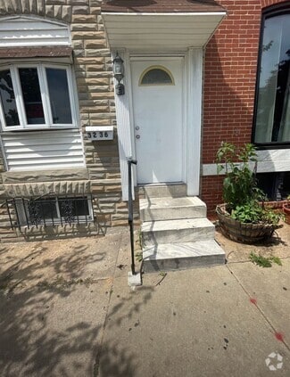Building Photo - 3236 E Lombard St