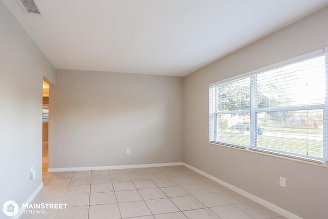 Building Photo - 4500 58th St N, St Petersburg, FL 33709