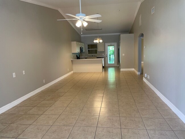 Foto del edificio - CUTE 2 Bedroom 2 Bath duplex