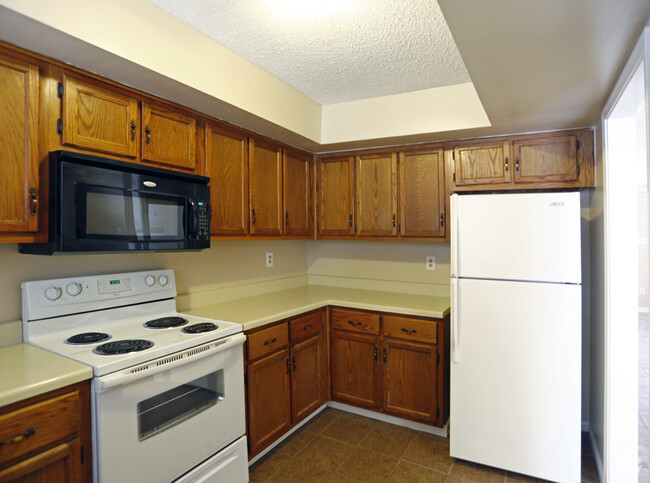 Kitchen - Cedar Mill Apartments & Townhouses