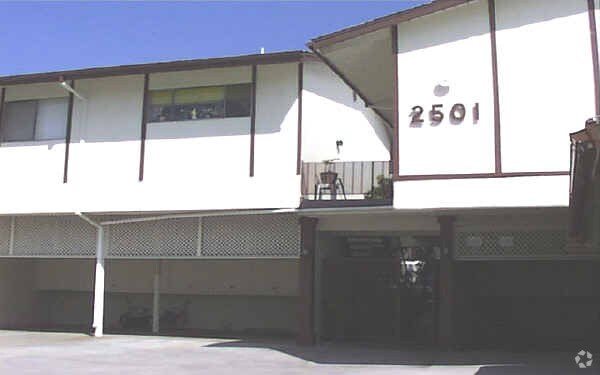 Primary Photo - 2501 Foothill Blvd