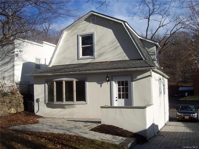 Building Photo - 2 Cedar Ln