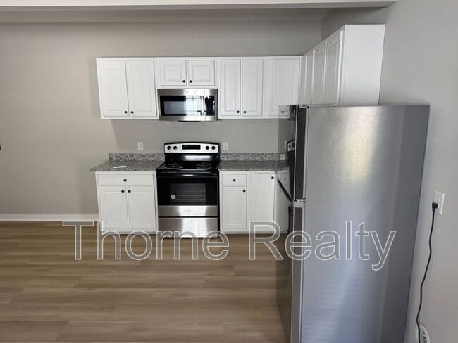 Building Photo - 821 Belleview Ave