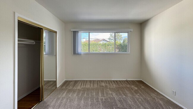 Foto del edificio - 244 S Doheny Dr