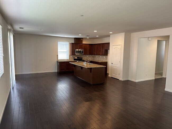 Foto del edificio - Gorgeous 4 Bedroom, 2.5 Bath Single Story in Summer Lakes Community