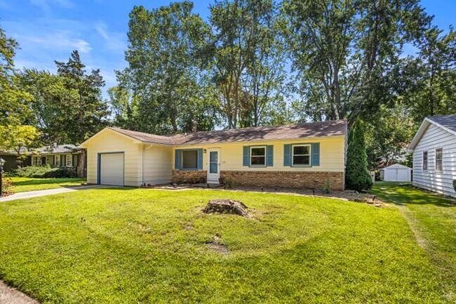 Foto del edificio - 2305 Glenoak Dr