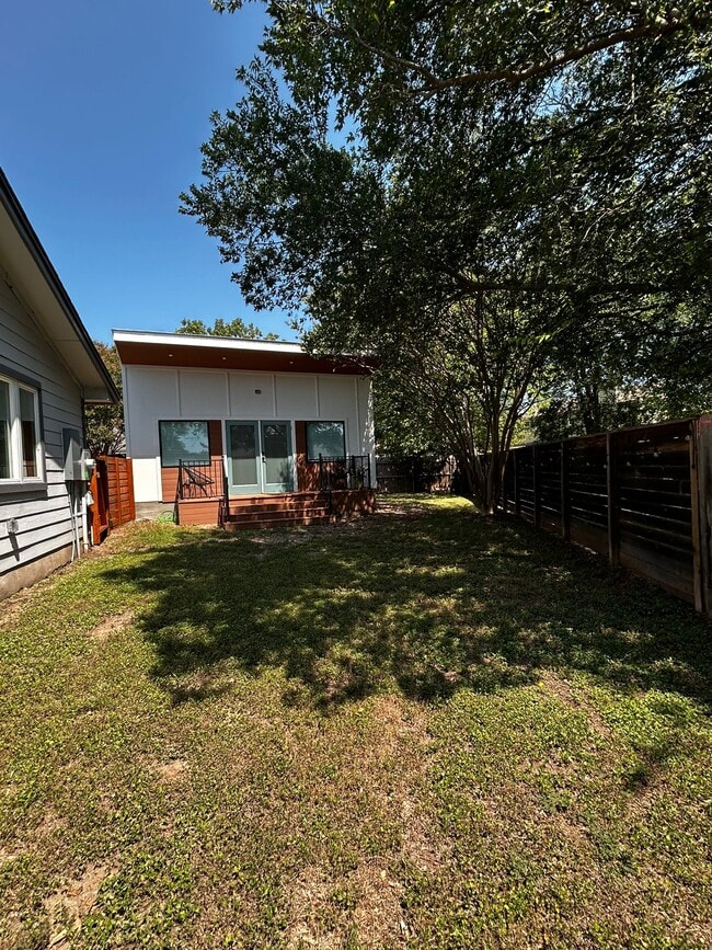Building Photo - 3104 Leaf Cir