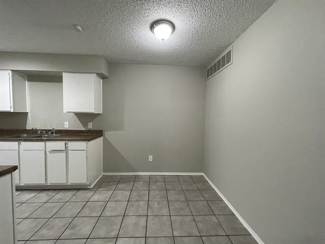Building Photo - 2509 Esquire Dr