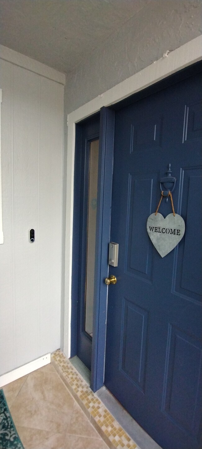 Foto del edificio - 1621 Woodbridge Lakes Cir