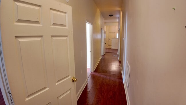 Building Photo - 309 W 41st St