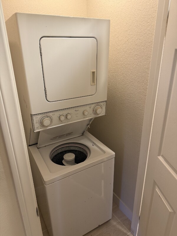 Building Photo - 4713 Amber Ln