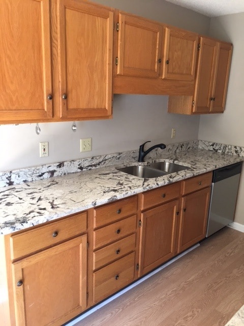 Building Photo - 808 Cambridgeshire Ct