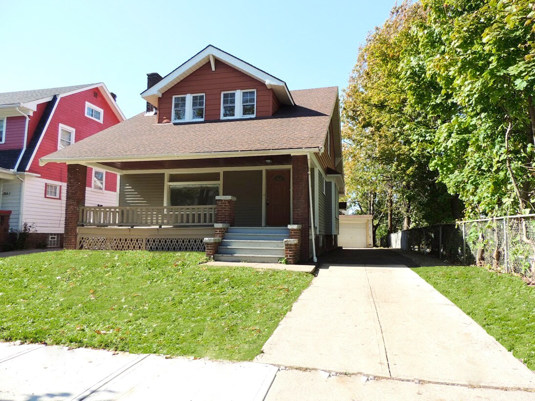 Foto principal - 4 Bed - 2 Full Bath Cape Cod for Rent in S...