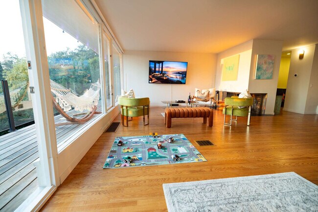 Foto del edificio - 1072 Keeler Ave