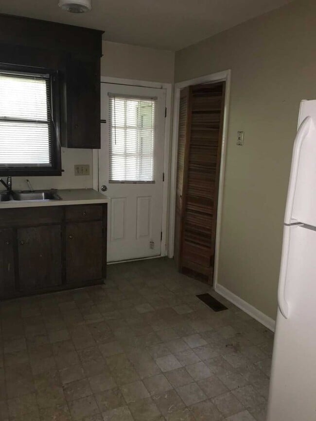 Building Photo - Charming 2 bed 2 bath duplex located in Newton