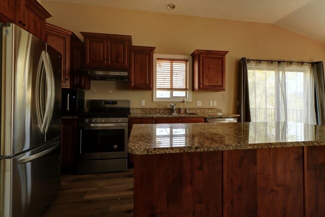 Building Photo - Traverse Mountain Pet Friendly Home.