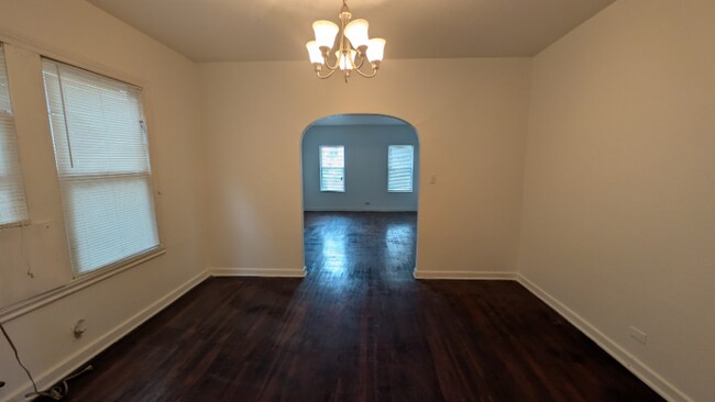 Building Photo - 404 Club Dr