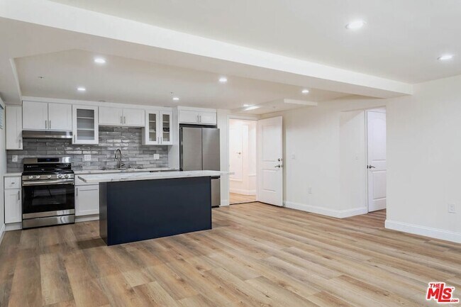 Foto del edificio - 4422 Melbourne Ave