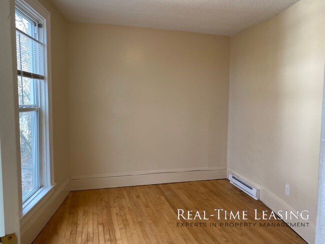 Building Photo - 1BA LOCATED IN ST PAUL AVAILABLE NOW