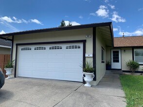 Building Photo - 954 Emily Ave