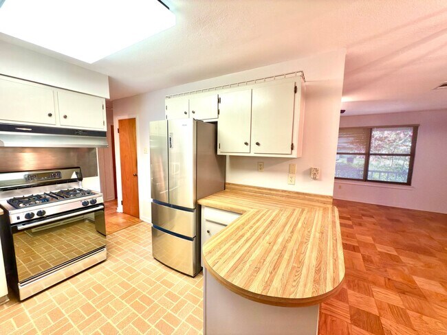 Building Photo - 424 Highland Park Dr