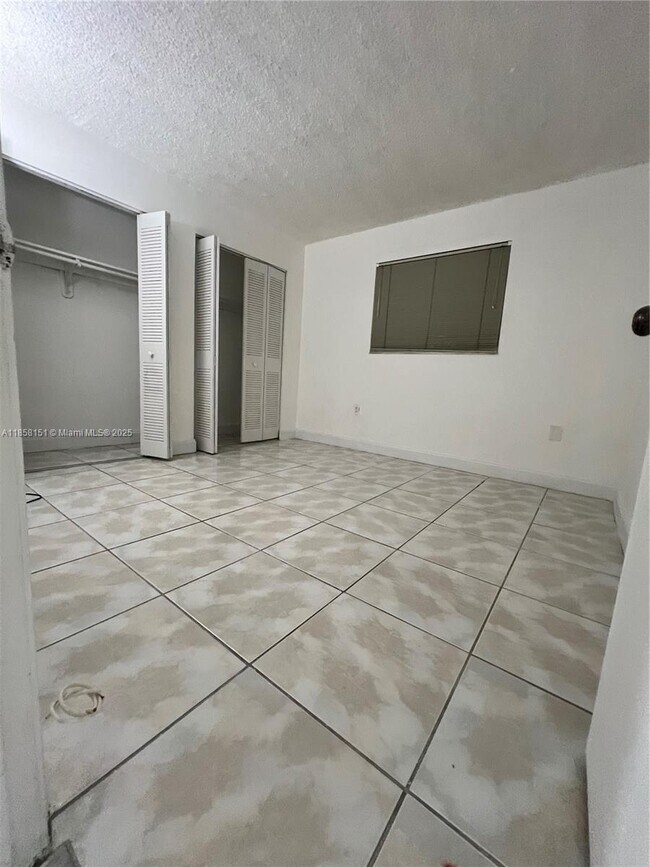 Building Photo - 10000 NW 80th Ct