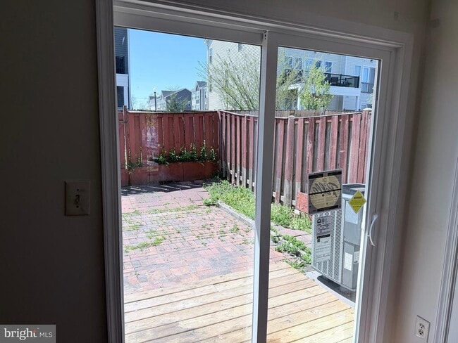 Foto del edificio - 14819 Rising Sun Ln