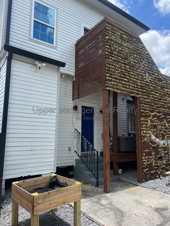 Building Photo - 636 Audubon St