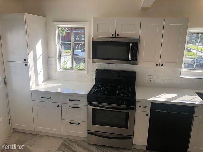 Foto del edificio - 3 br, 1 bath House - 2001 W Monterey Ave