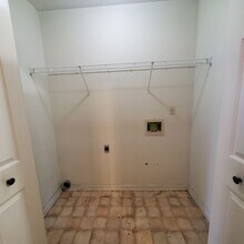 Building Photo - 762 Silver Sands Dr