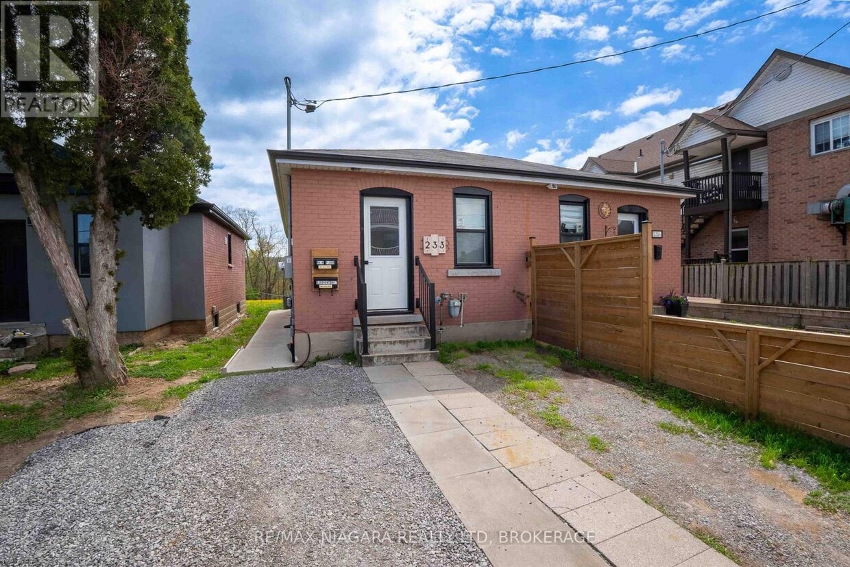 Photo principale - 233 Pelham Rd