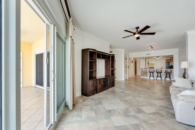 Foto del edificio - 770 Harbor Blvd