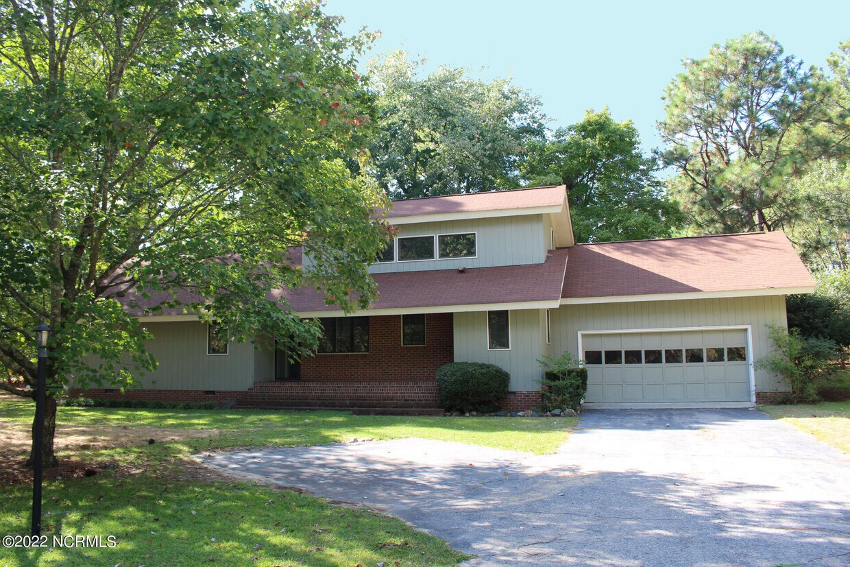 106 Scarlet Oak Dr, Seven Lakes, NC 27376 House for Rent in Seven