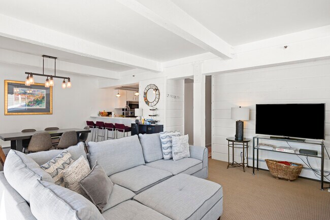 Foto del edificio - 55 Upper Woodbridge Rd