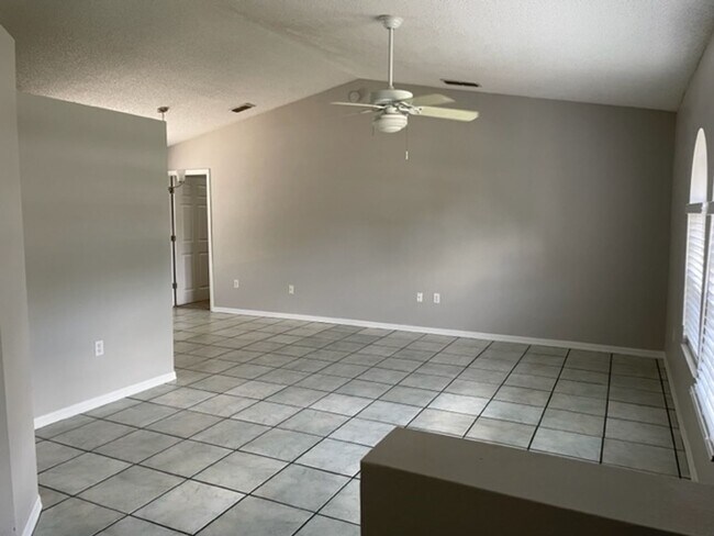 Foto del edificio - 2830 Ascot Ln