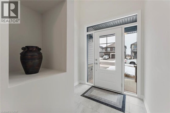 Building Photo - 107 Starfire Cres