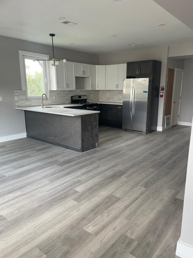 Building Photo - 254 22nd St