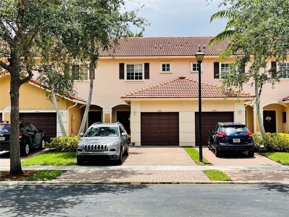 5747 Isles Cir, Tamarac, FL 33321 Townhouse for Rent in Tamarac, FL