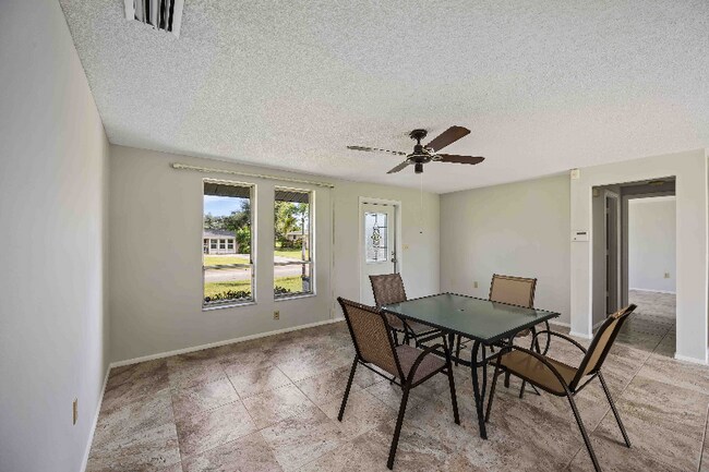 Foto del edificio - 236 Caddy Rd