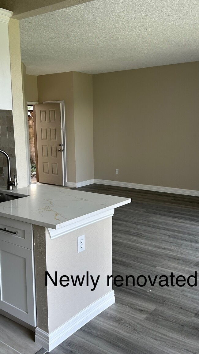 Building Photo - 8333 Sands Point Dr