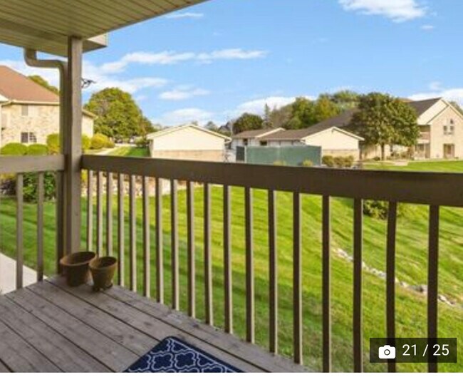 Balcón con vistas al patio - 4887 Easy St