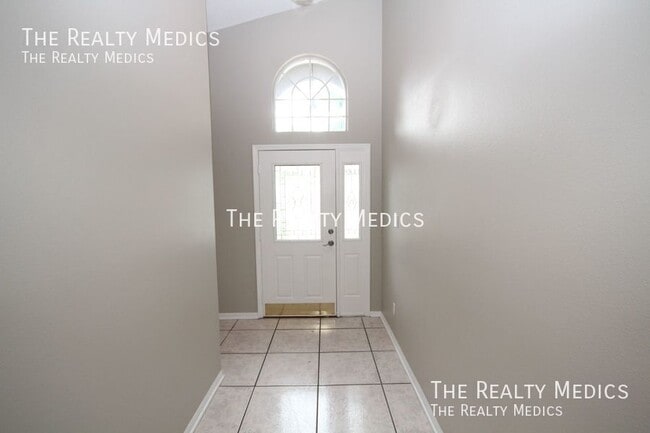 Building Photo - 833 Brightview Dr