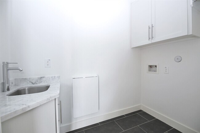 Foto del edificio - 5711 Kansas St