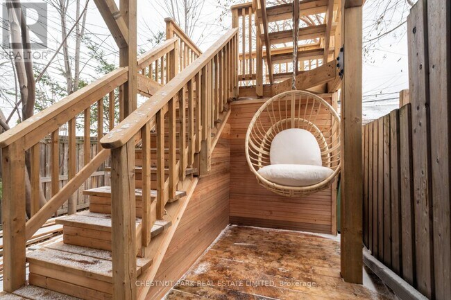 Photo du bâtiment - 381 St Clarens Ave