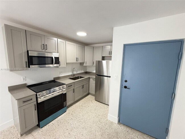 Building Photo - 180 NE 57th St