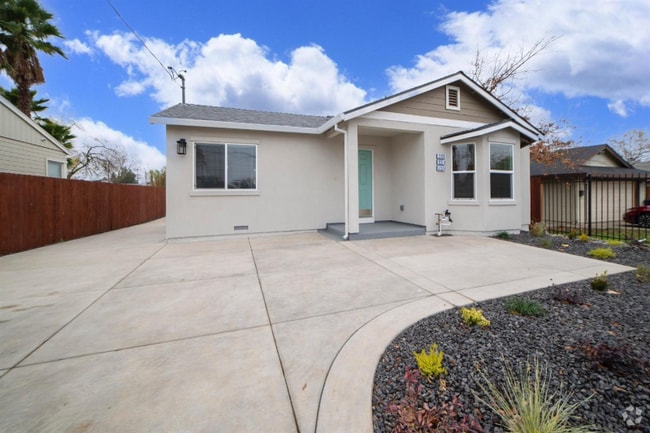 Building Photo - 2727 Rio Linda Blvd