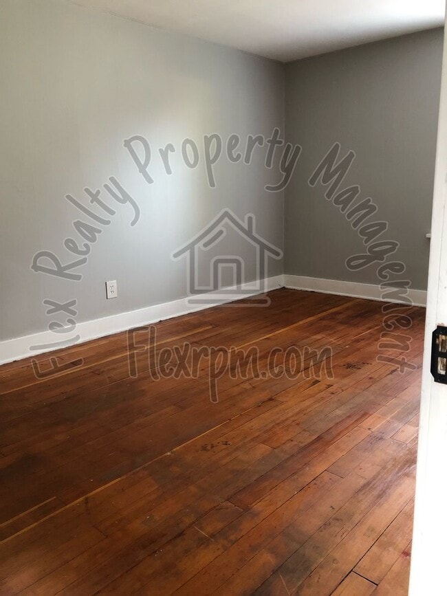 Building Photo - 1/2 off 1st month.....New on The Market......