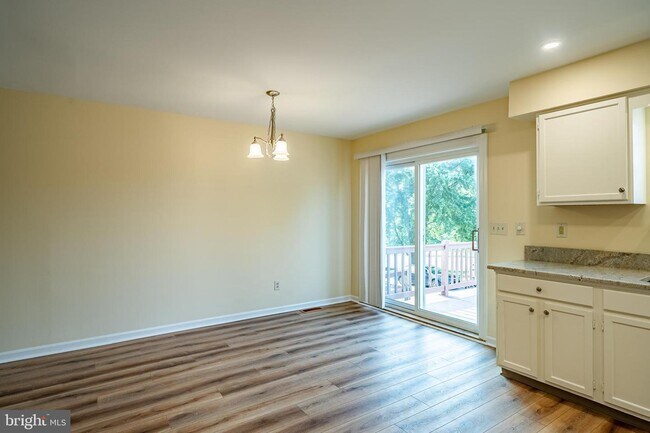 Building Photo - 1075 Boot Rd