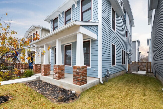 Building Photo - 3Bd/3.5Ba home Near downtown